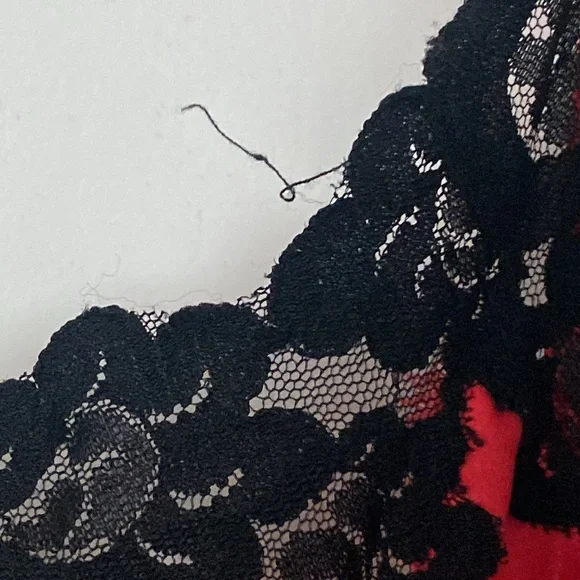 Vintage Victoria’s Secret gold label lace slip - Picture 4 of 14